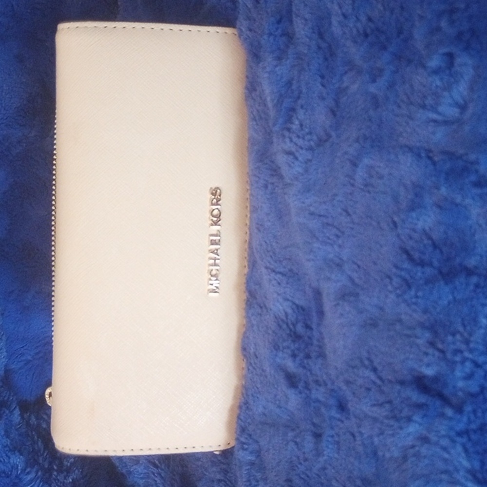 Michael Kors Travel Large Trifold Wallet Light Creme tan Color